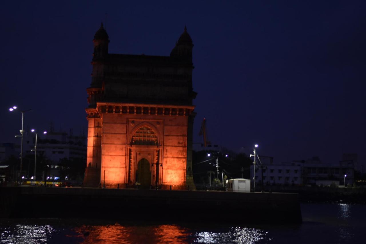 Bentleys Hotel Mumbai  Buitenkant foto